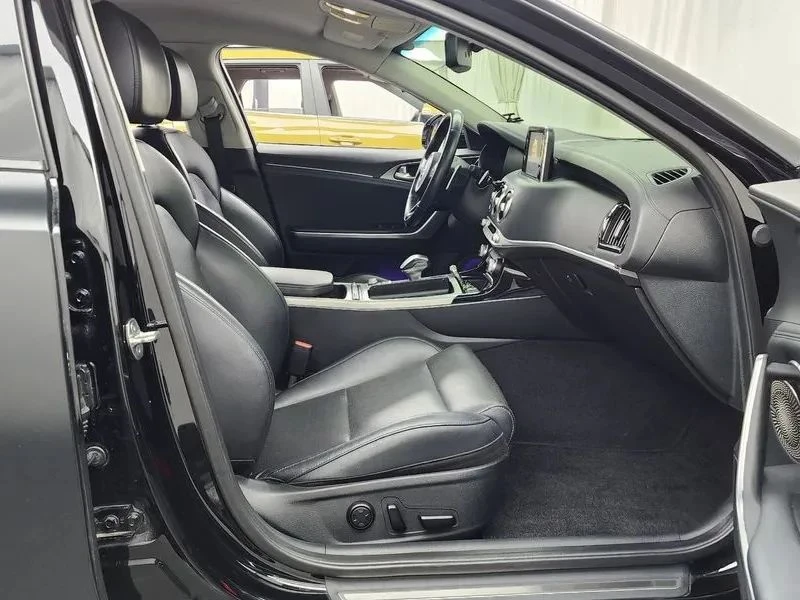 Kia Stinger, снимка 11 - Автомобили и джипове - 56690348