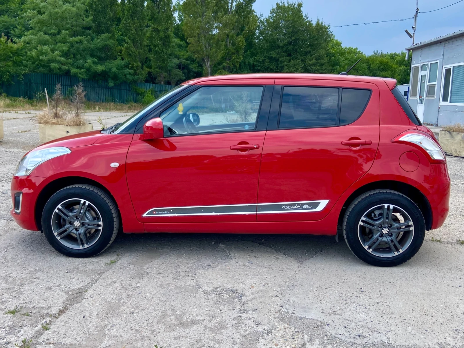 Suzuki Swift 1.2i 4x4 Piz Sulai - изображение 2