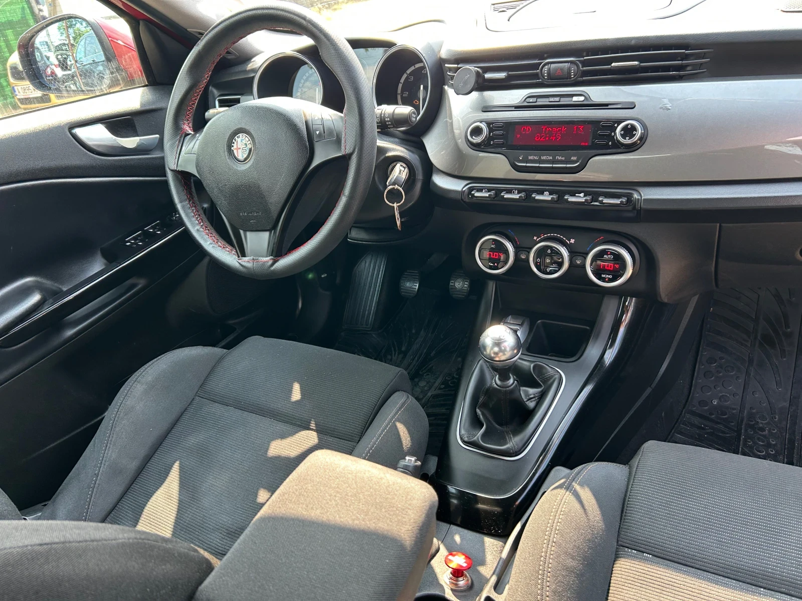 Alfa Romeo Giulietta 1.6 JTD - изображение 8
