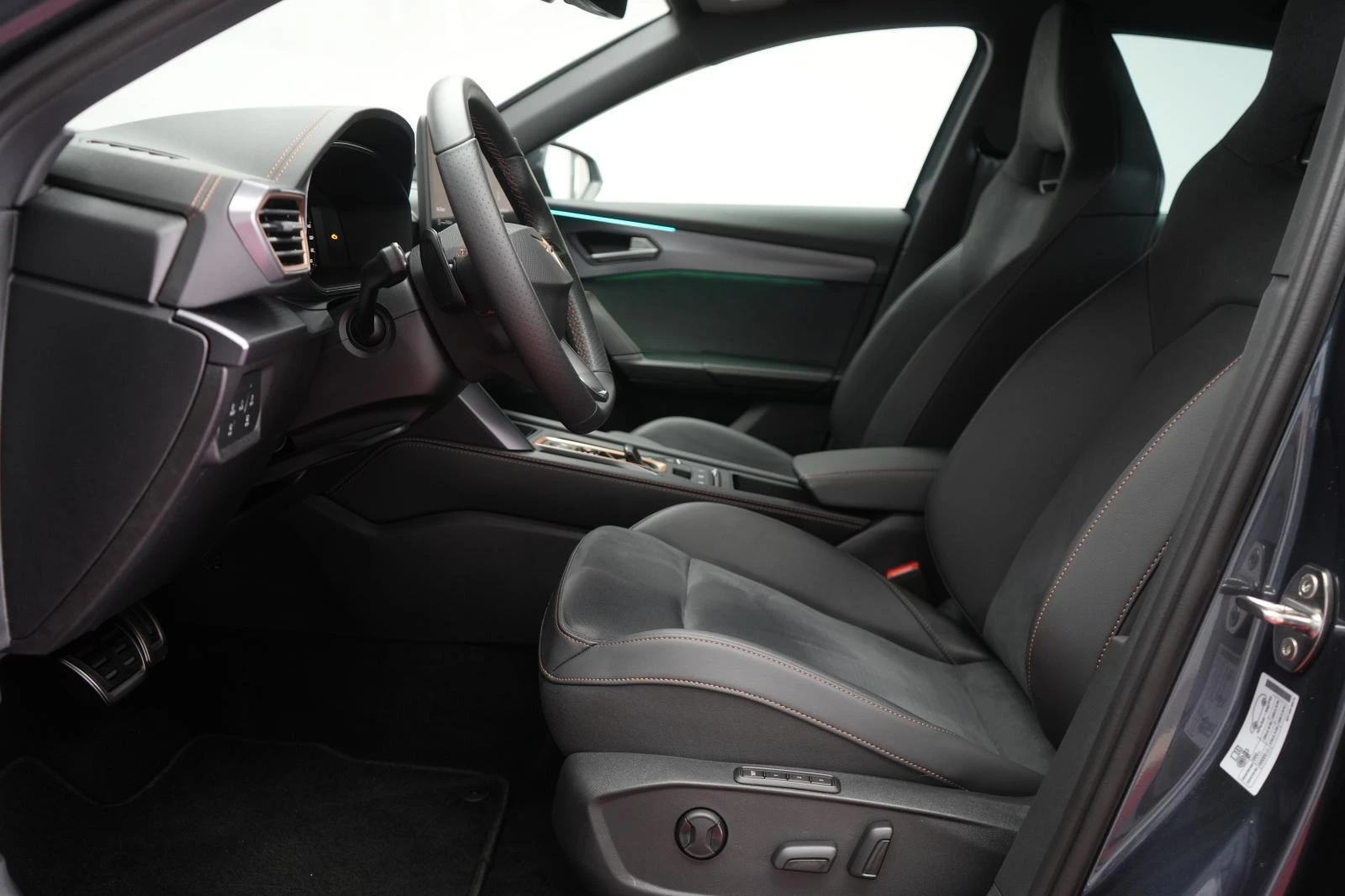 Cupra Formentor VZ* 333HP* FACELIFT* MEMORY* DISTR* CAM* KEYLESS*  - изображение 5