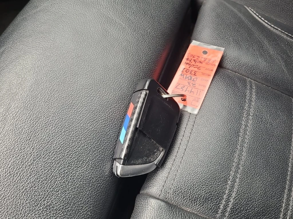 BMW 330 * 330i xDrive * CARFAX * ФИНАНСИРАНЕ - изображение 8