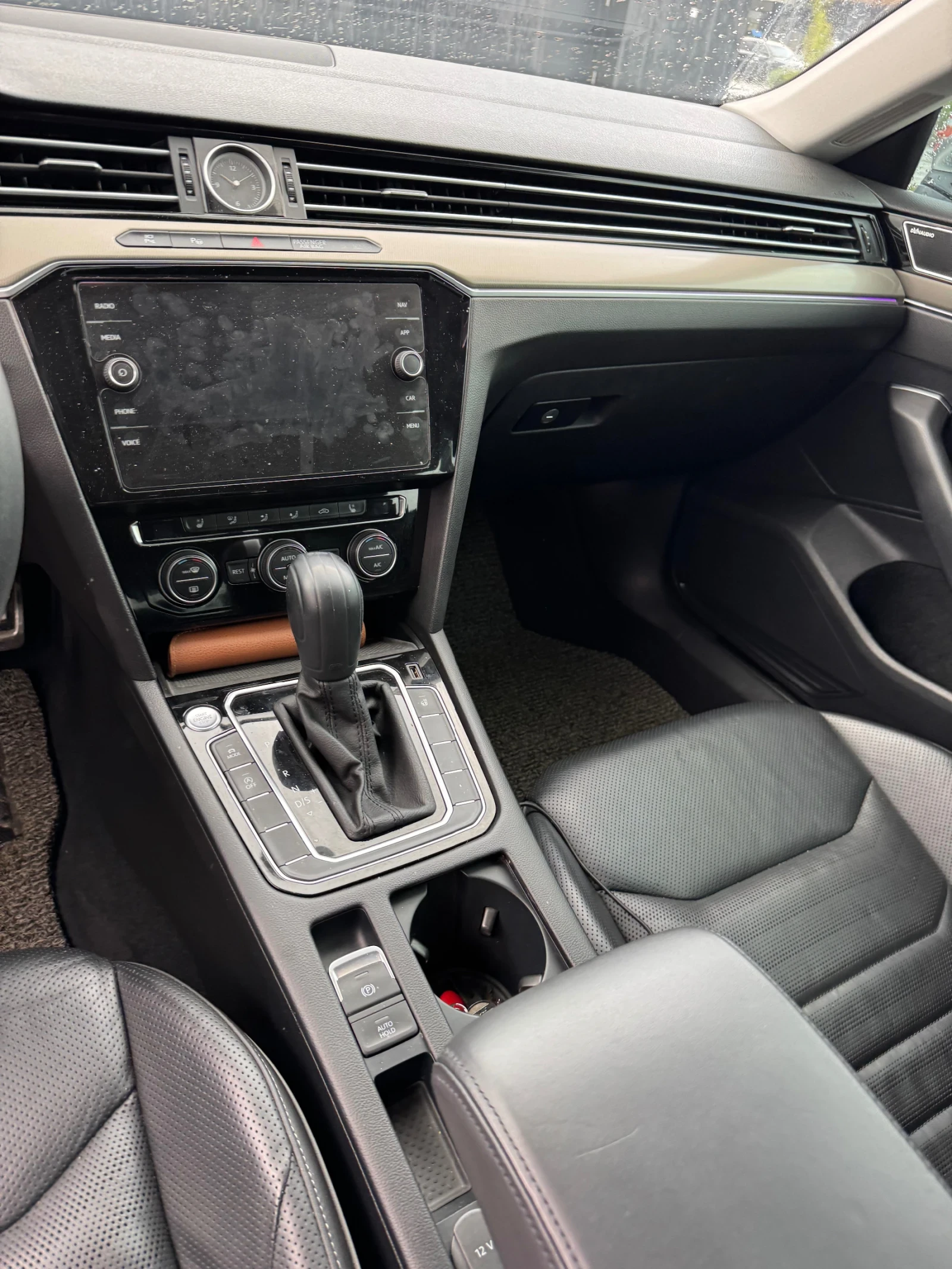 VW Arteon 2.0 TDI / Автомобила се намира в София , снимка 11 - Автомобили и джипове - 54224521