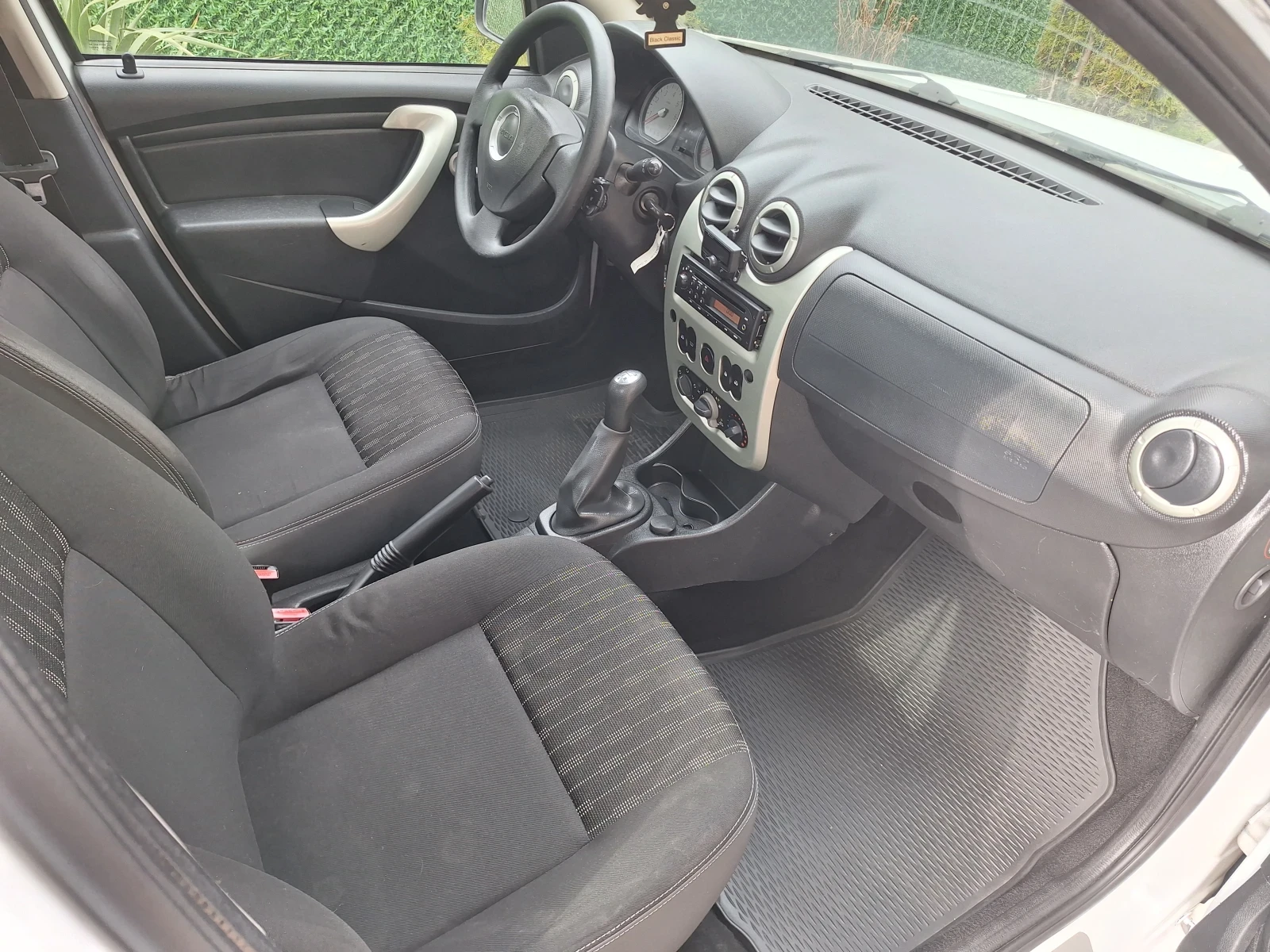 Dacia Sandero 1.2 16V , снимка 11 - Автомобили и джипове - 53891393