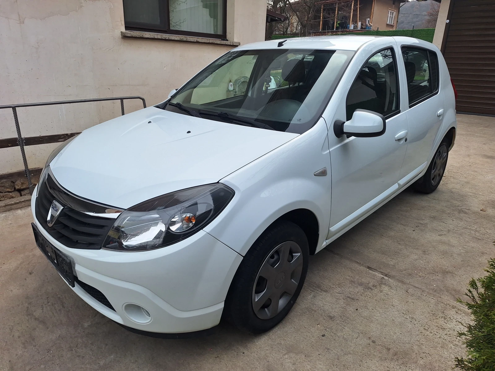Dacia Sandero 1.2 16V , снимка 9 - Автомобили и джипове - 53891393