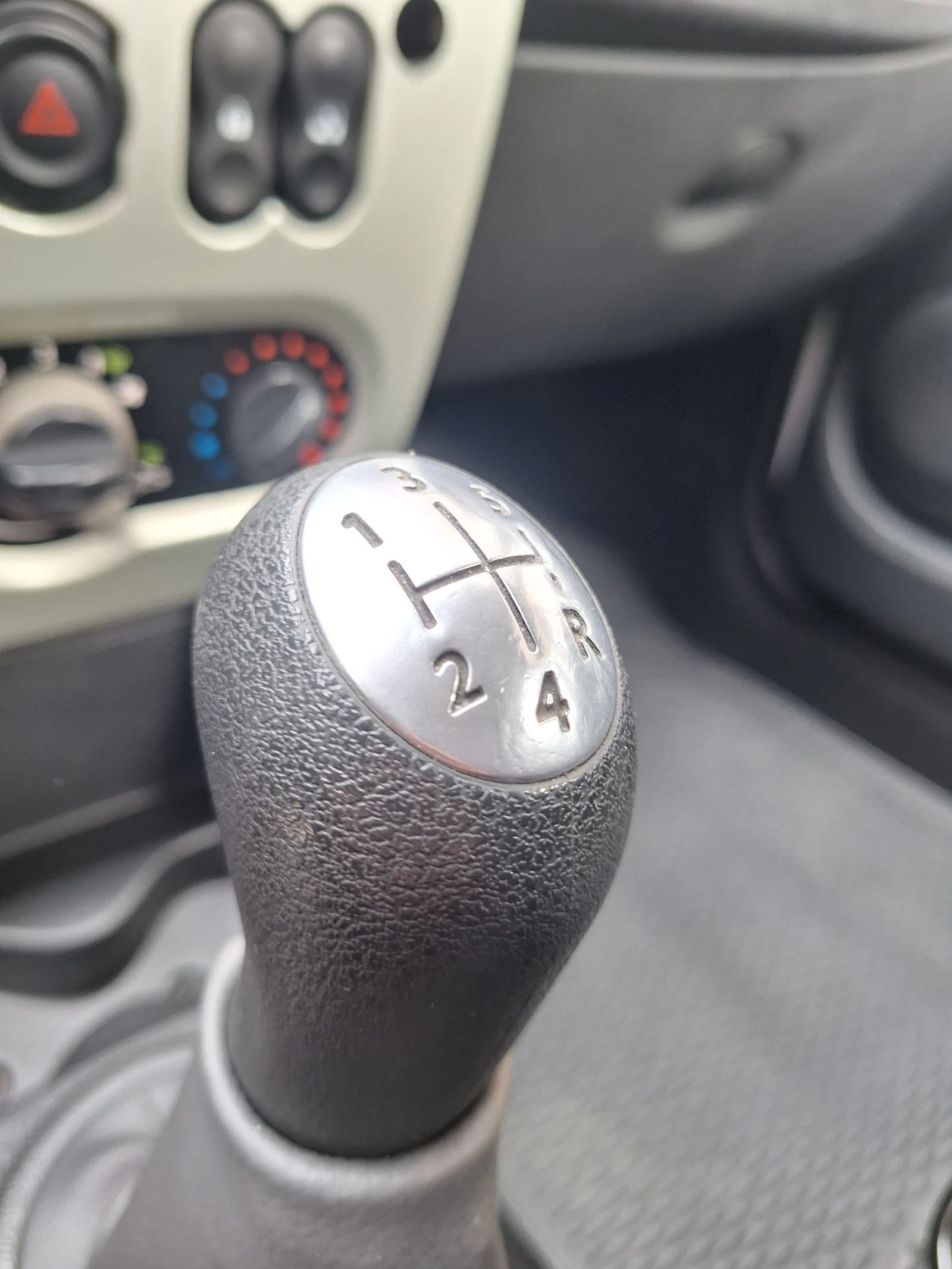 Dacia Sandero 1.2 16V , снимка 14 - Автомобили и джипове - 53891393