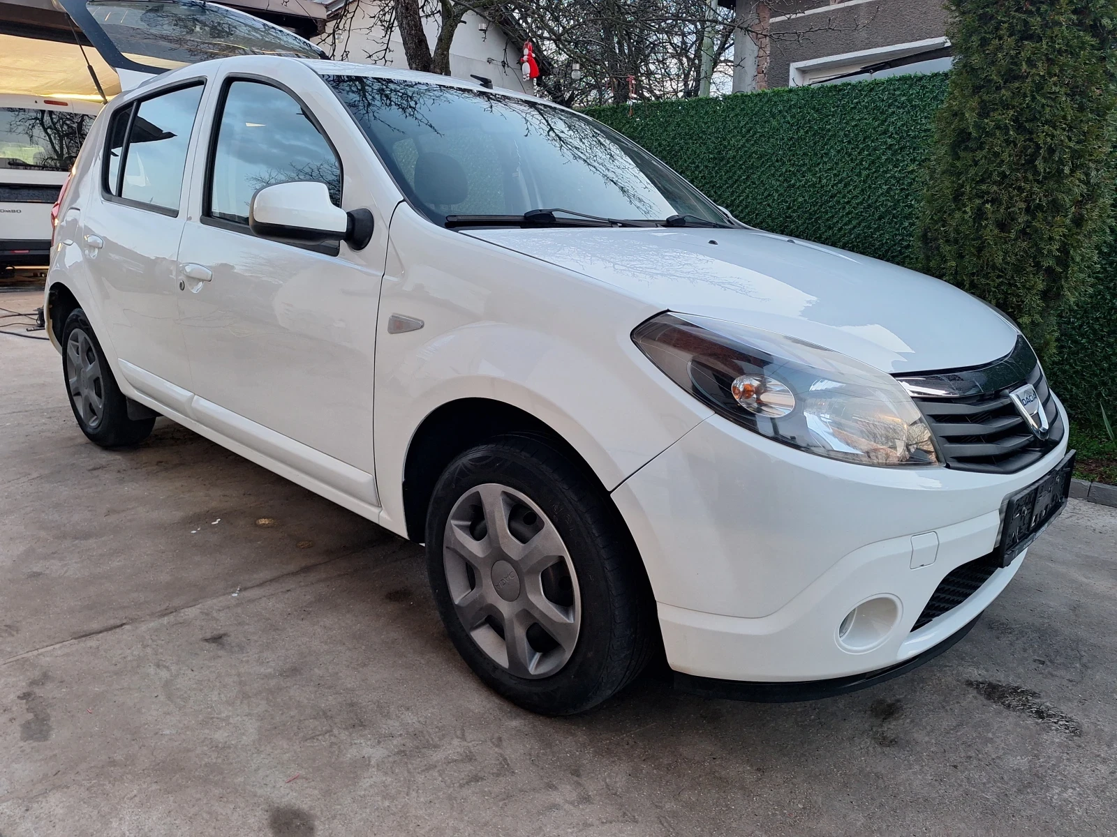 Dacia Sandero 1.2 16V , снимка 2 - Автомобили и джипове - 53891393
