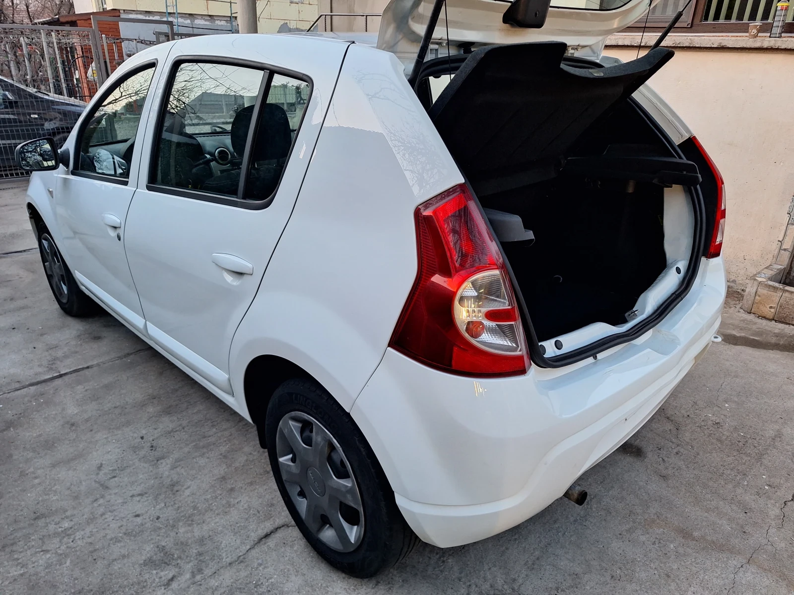 Dacia Sandero 1.2 16V , снимка 5 - Автомобили и джипове - 53891393
