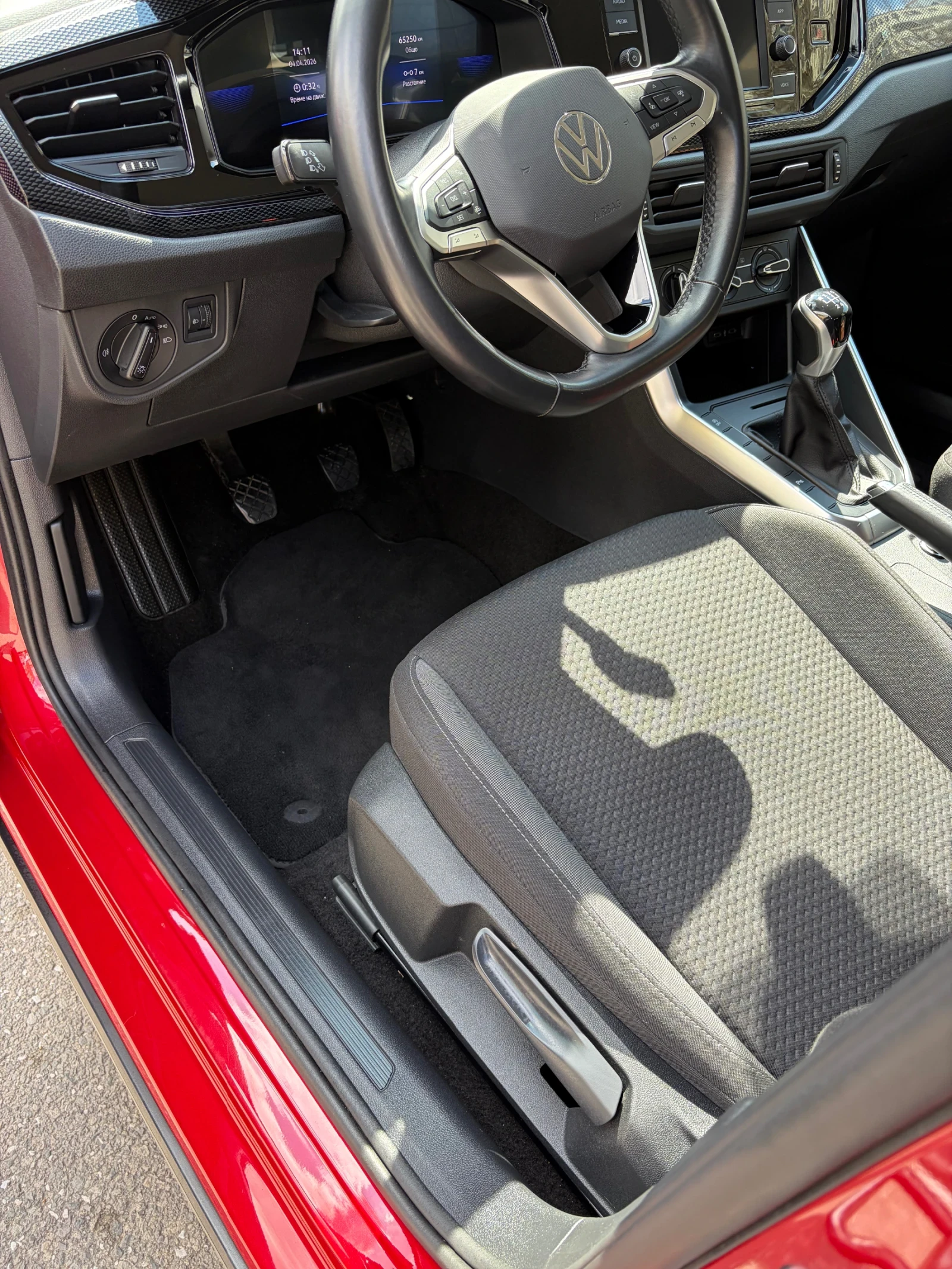 VW Taigo, снимка 8 - Автомобили и джипове - 54097762