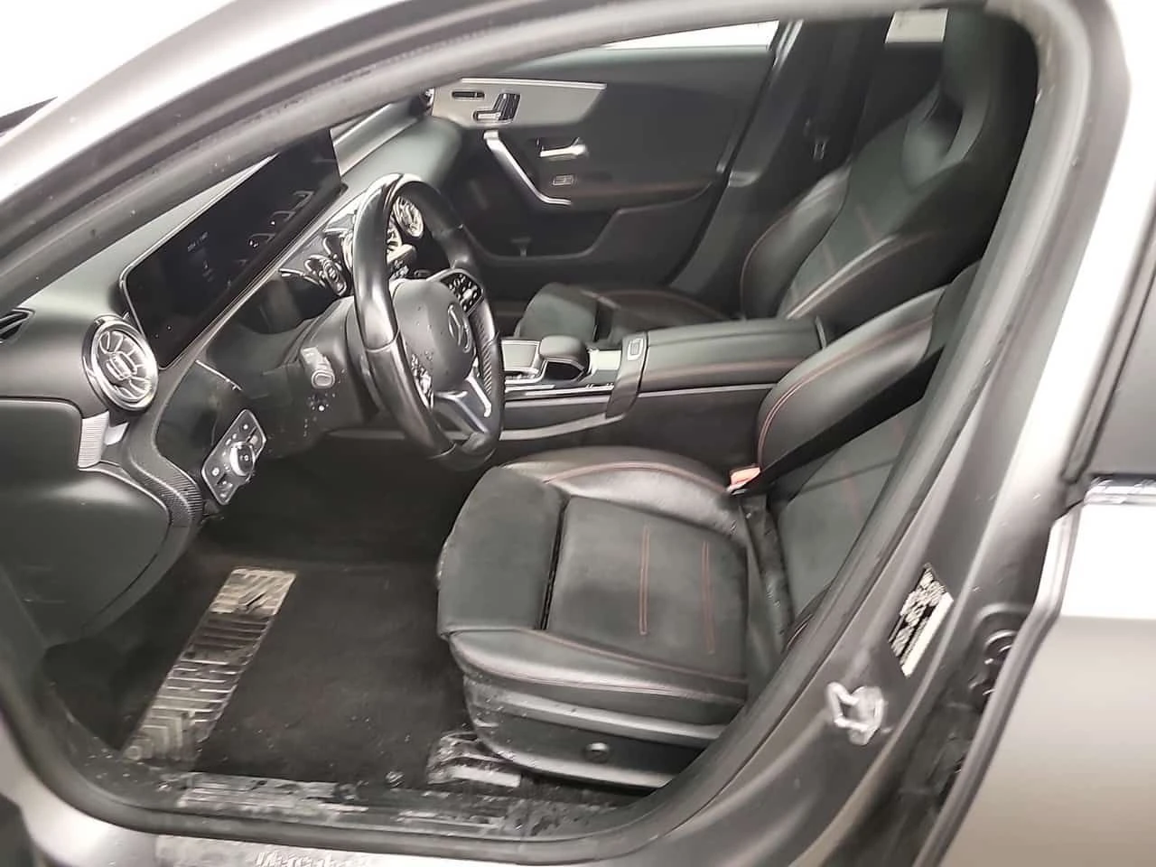 Mercedes-Benz A 250 * CARFAX * БЕЗ ПЪРВОНАЧАЛНА ВНОСКА, снимка 5 - Автомобили и джипове - 54462225