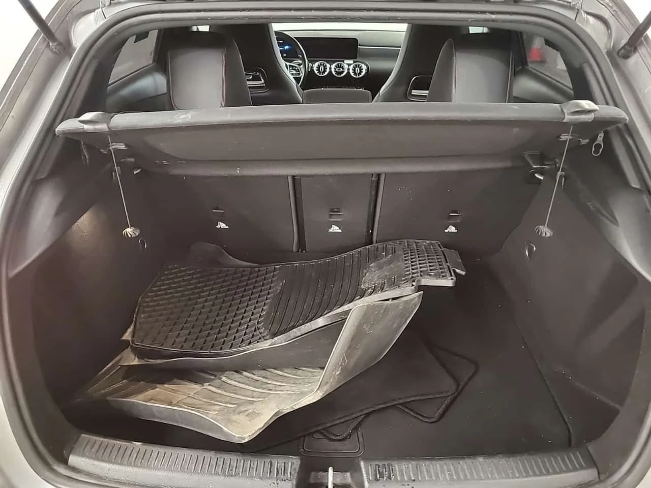Mercedes-Benz A 250 * CARFAX * БЕЗ ПЪРВОНАЧАЛНА ВНОСКА, снимка 14 - Автомобили и джипове - 54462225