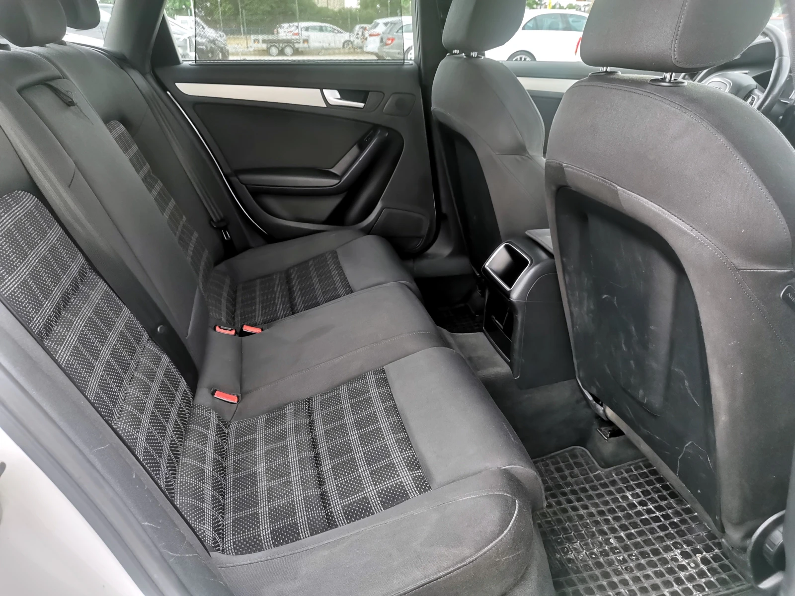 Audi A4 2.0 TDI, снимка 16 - Автомобили и джипове - 54745708