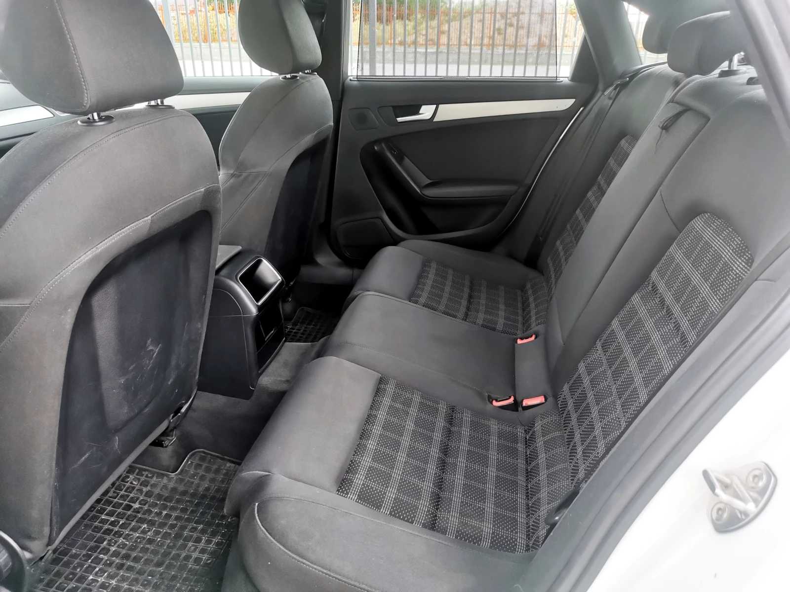 Audi A4 2.0 TDI, снимка 15 - Автомобили и джипове - 54745708