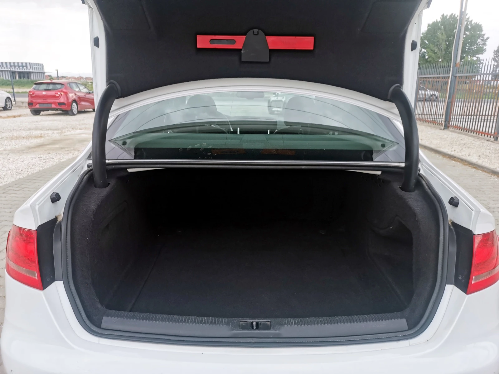 Audi A4 2.0 TDI, снимка 17 - Автомобили и джипове - 54745708