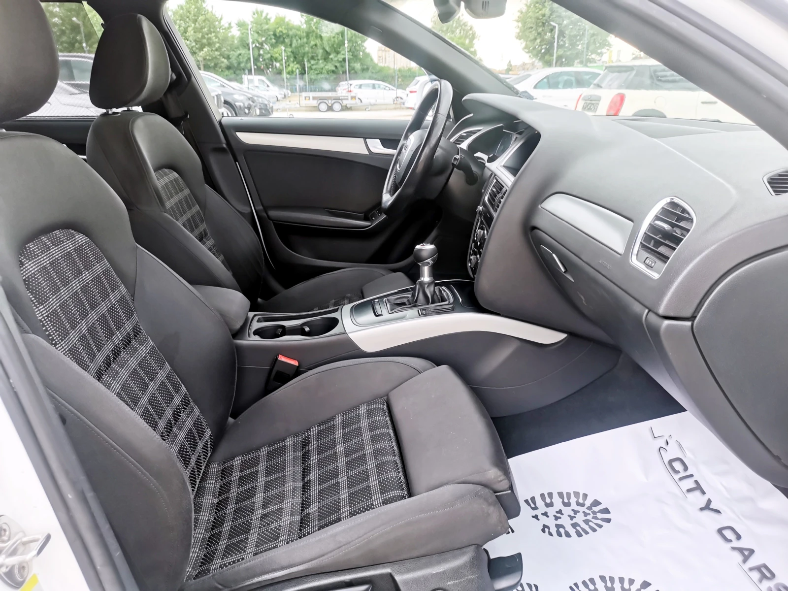 Audi A4 2.0 TDI, снимка 14 - Автомобили и джипове - 54745708
