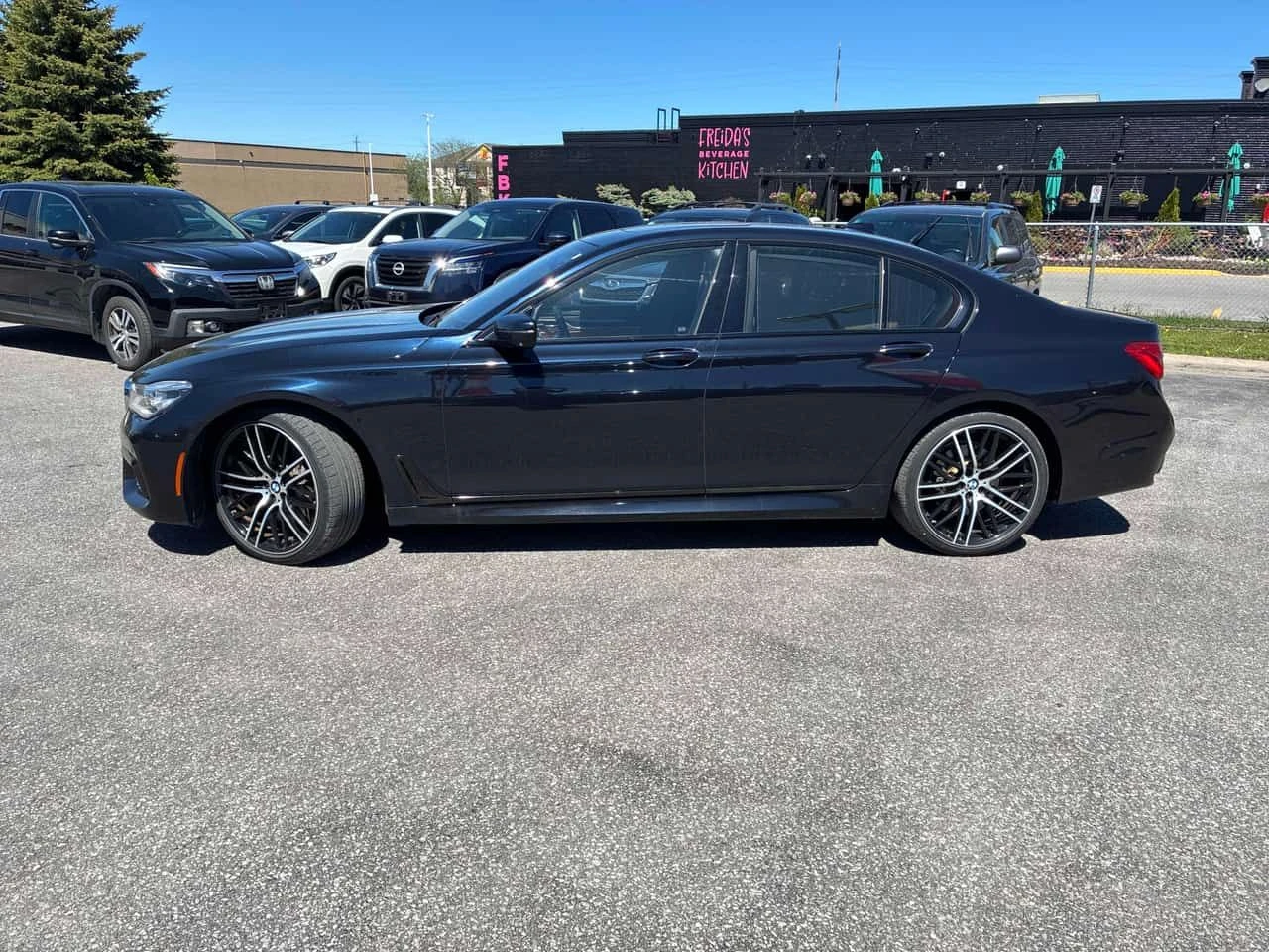 BMW 750 * 750i xDrive * ГЛАВНО ПРЕДСТАВИТЕЛСТВО* , снимка 2 - Автомобили и джипове - 54759602