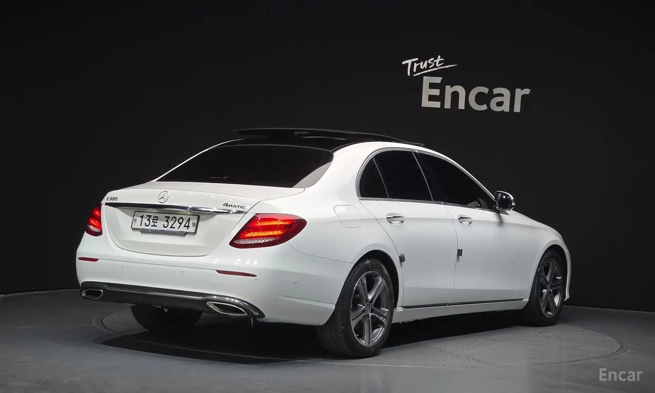 Mercedes-Benz E 300 burmester* multibeam led* Parking Assist, снимка 2 - Автомобили и джипове - 54827023