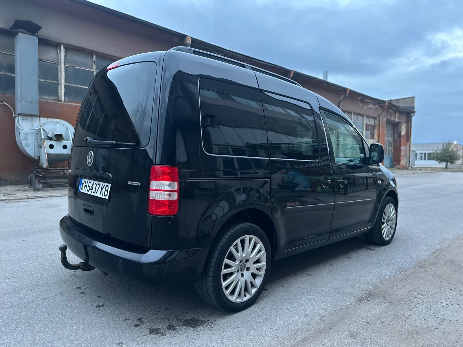VW Caddy 2.0 ecofuel, снимка 4 - Автомобили и джипове - 55180346