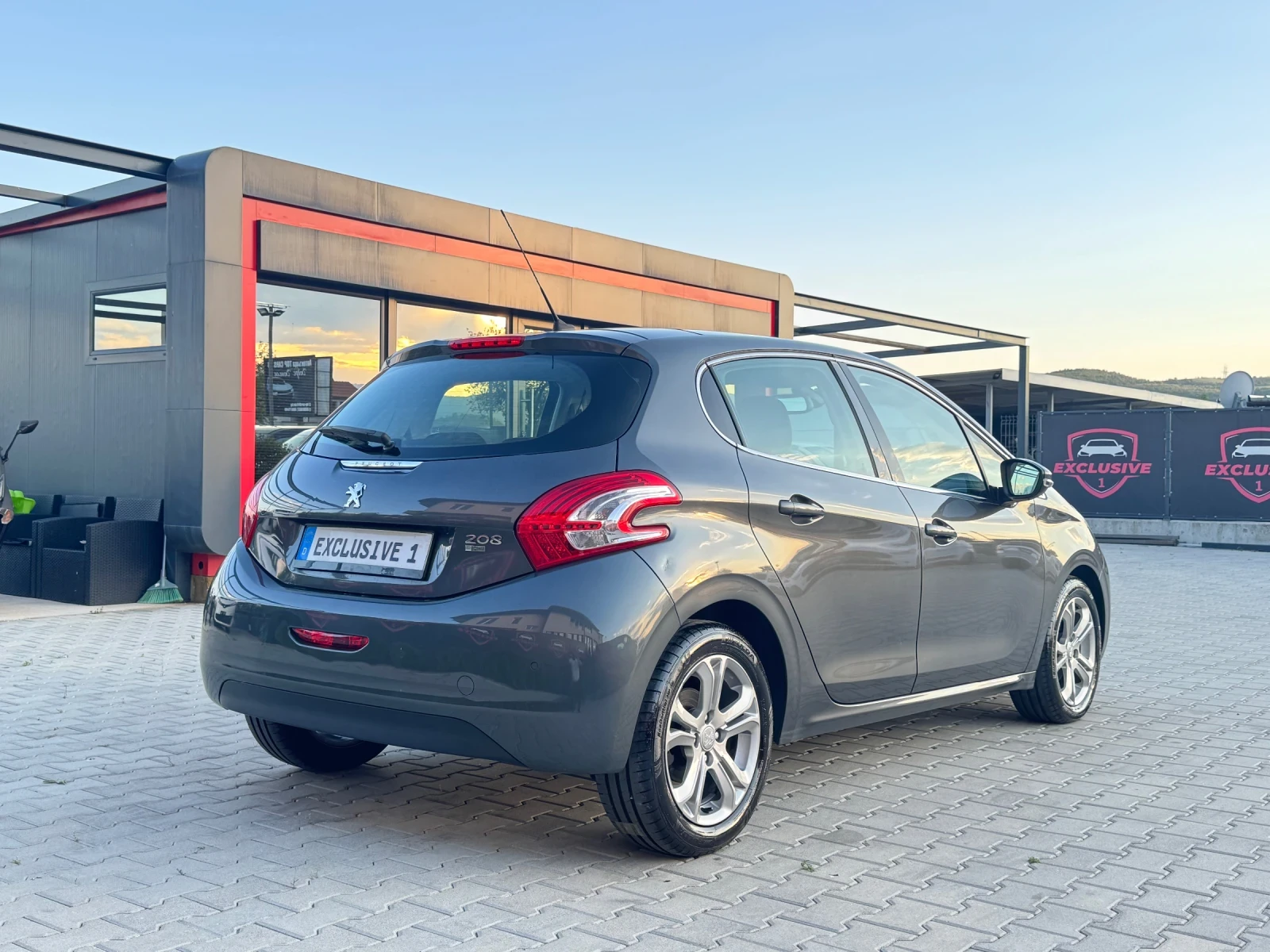 Peugeot 208 1.6HDI AVTOMAT FULL, снимка 5 - Автомобили и джипове - 55554844