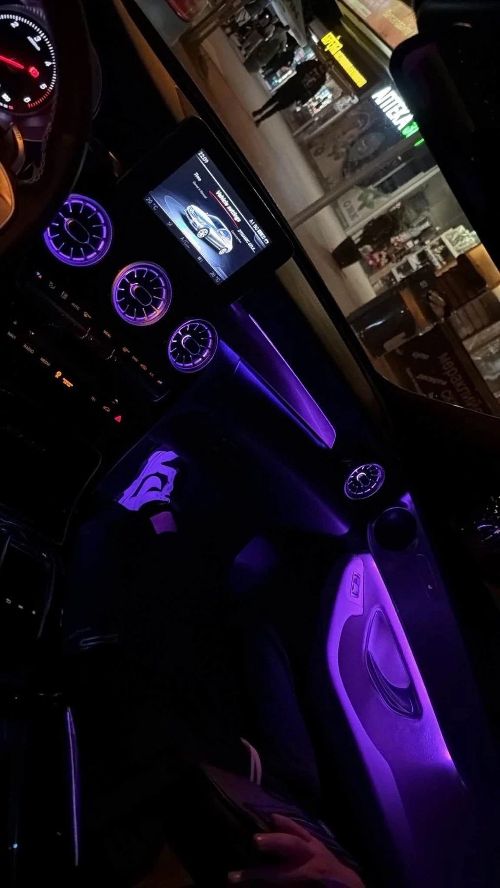 Mercedes-Benz C 220 Като нова, снимка 4 - Автомобили и джипове - 55676977