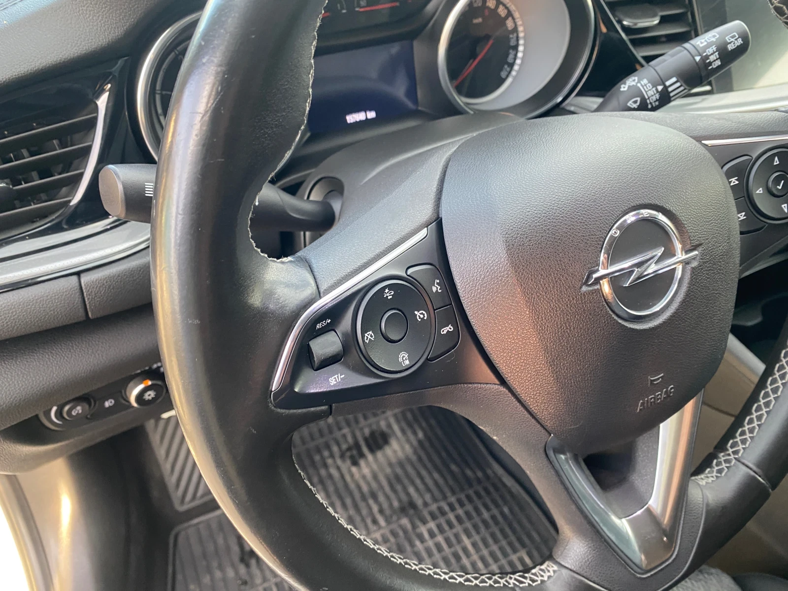 Opel Insignia 2.0 Sport, снимка 9 - Автомобили и джипове - 56561700
