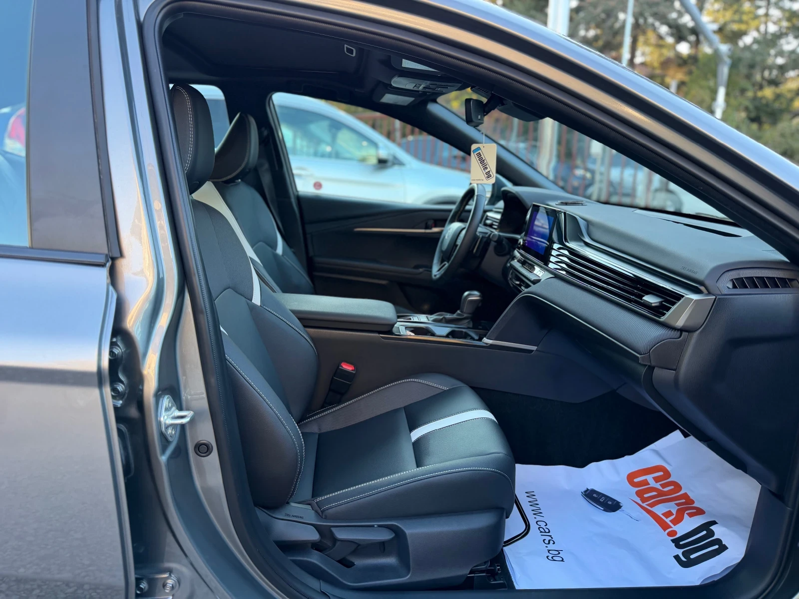 Toyota Camry 2.5 (232 ��) Hybrid AWD e-CVT | Mobile.bg � ����������� 12