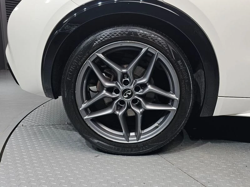 Infiniti Q30 2.0 270920 Automatic, снимка 5 - Автомобили и джипове - 55597635
