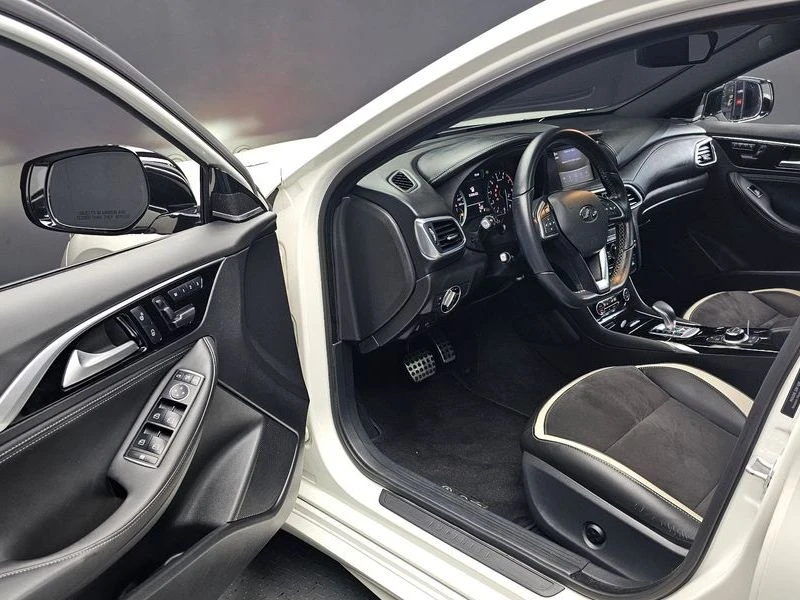 Infiniti Q30 2.0 270920 Automatic, снимка 6 - Автомобили и джипове - 55597635