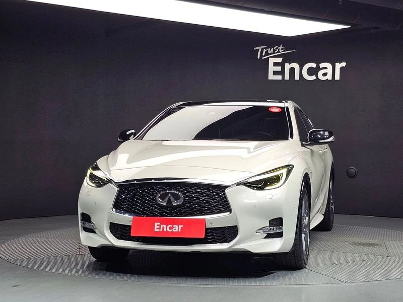 Infiniti Q30 2.0 270920 Automatic, снимка 2 - Автомобили и джипове - 55597635