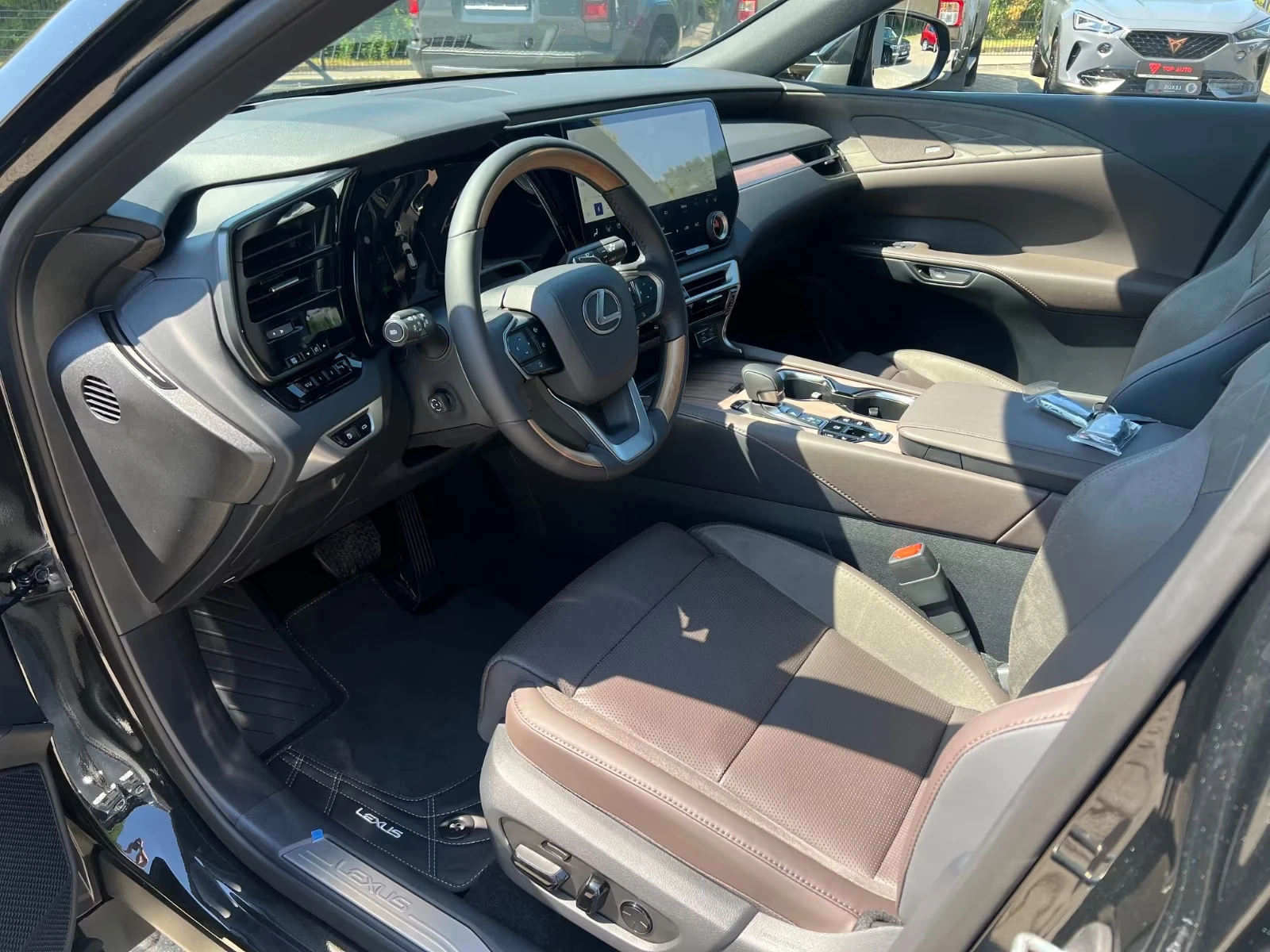 Lexus RX 450h plus 309HP/4x4/LUXURY/360/PANO/145f - изображение 9