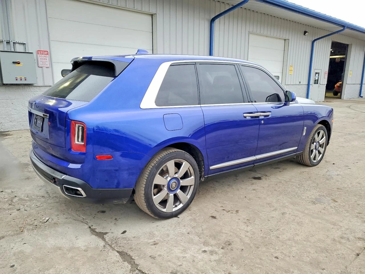 Rolls-Royce Cullinan  - изображение 6