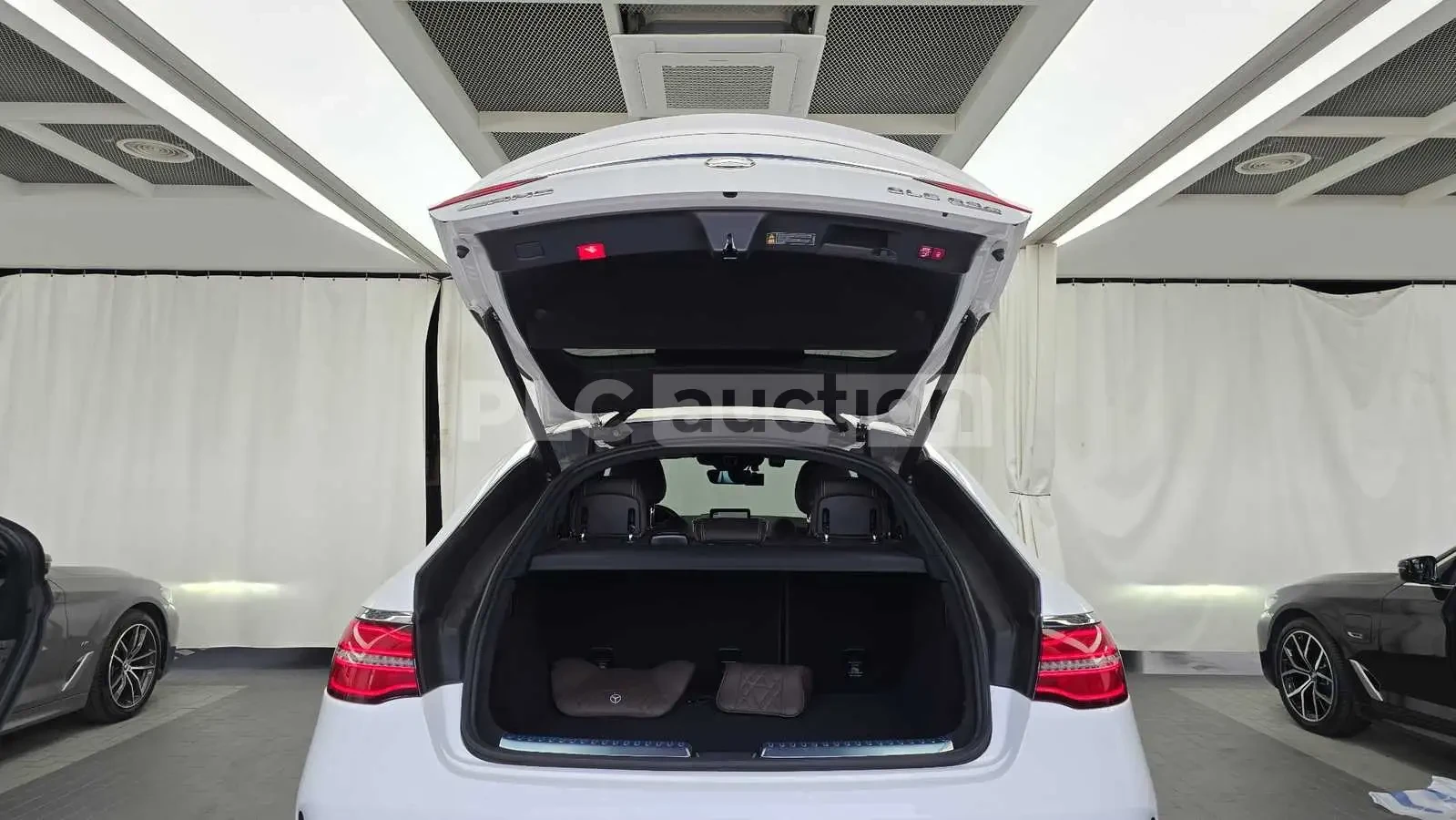 Mercedes-Benz GLE 63 S AMG 2019* HARMAN* 360* ОБДУХ* КРАЙНА ЦЕНА* 55934 КМ, снимка 16 - Автомобили и джипове - 54058938