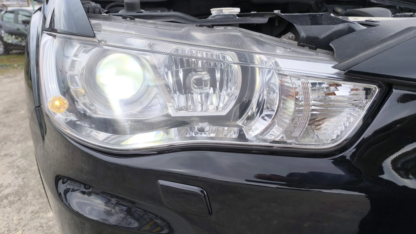 Mitsubishi Outlander 2.4i , снимка 14 - Автомобили и джипове - 54153735