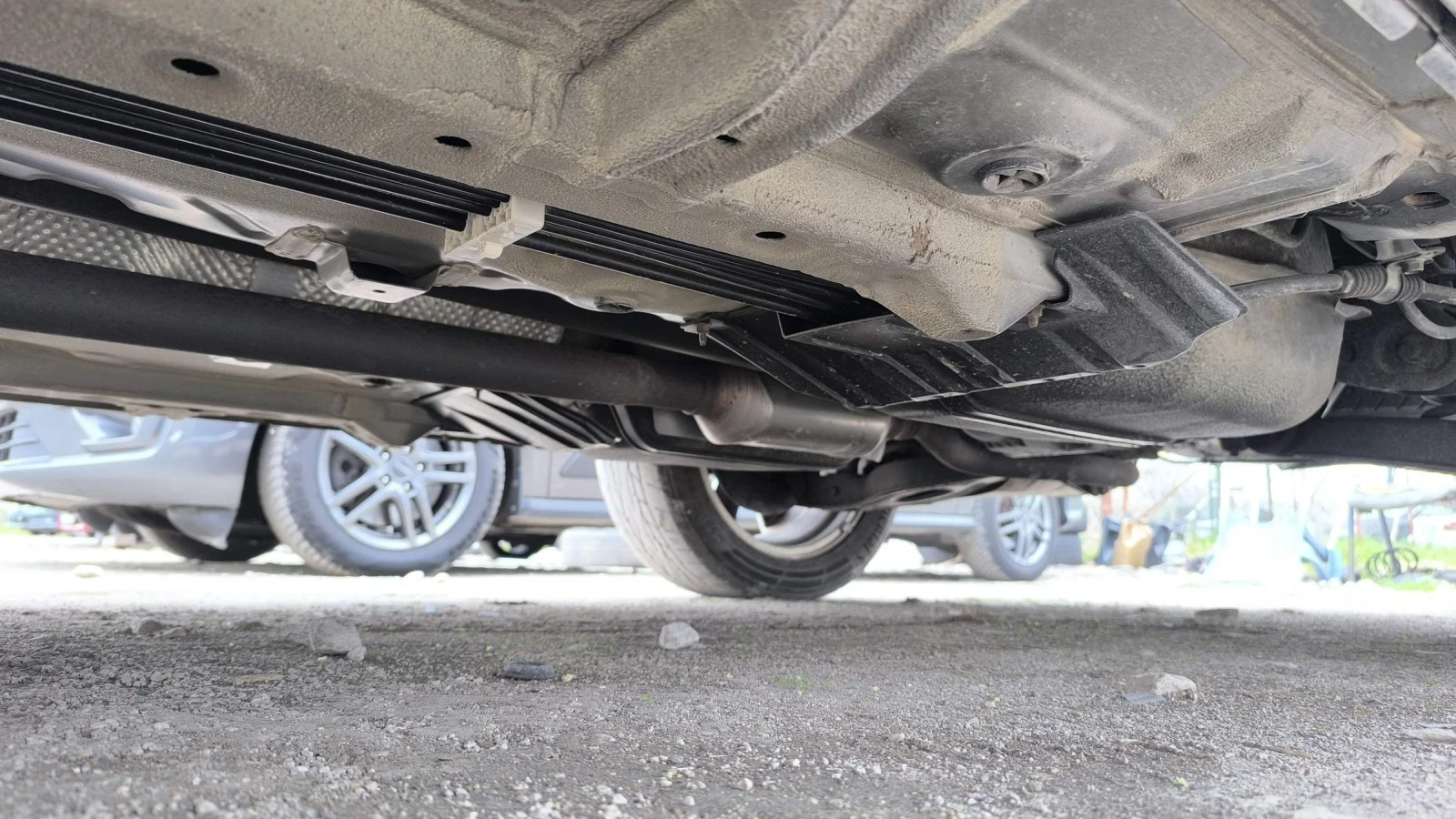 Mitsubishi Outlander 2.4i , снимка 15 - Автомобили и джипове - 54153735