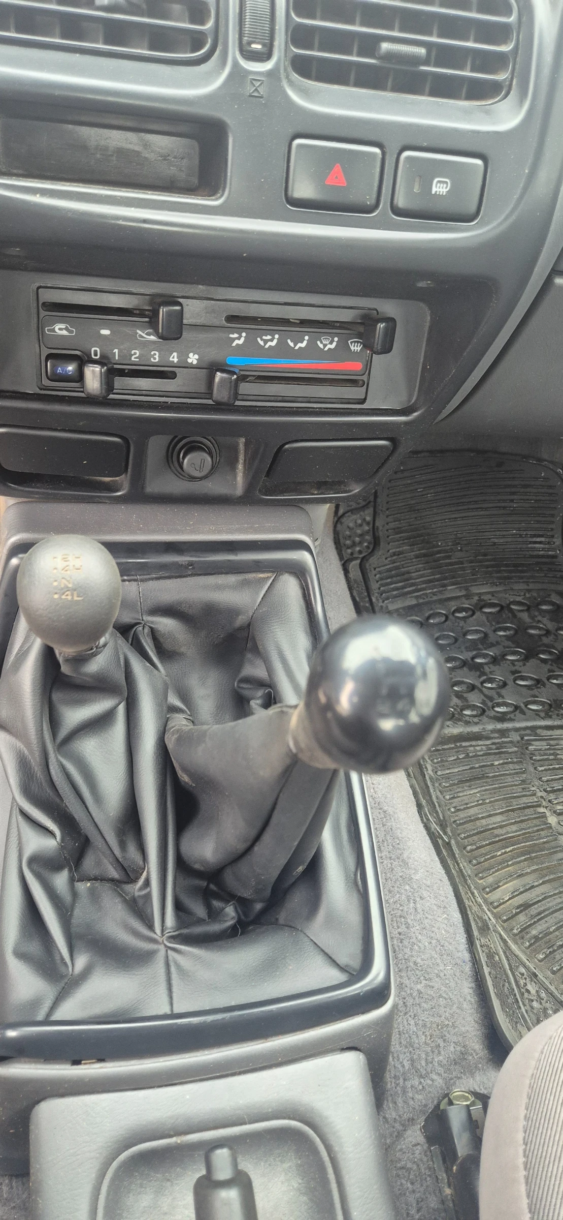 Nissan Navara YD25, снимка 9 - Автомобили и джипове - 54456101