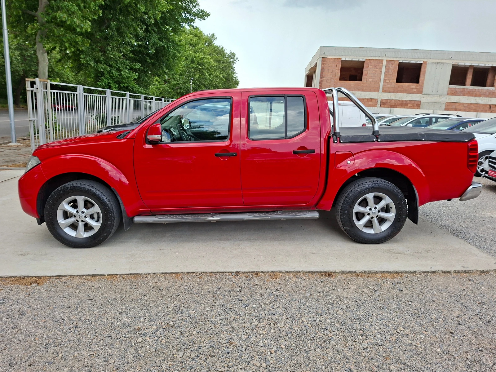 Nissan Navara 2.5/190ks, снимка 4 - Автомобили и джипове - 54699552