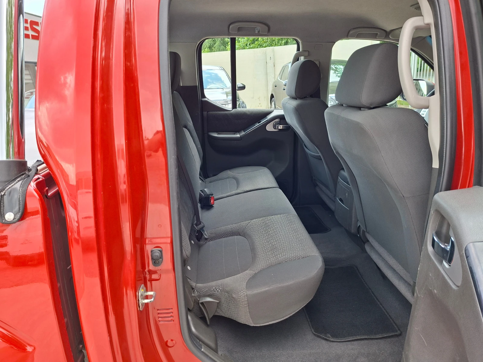 Nissan Navara 2.5/190ks, снимка 13 - Автомобили и джипове - 54699552