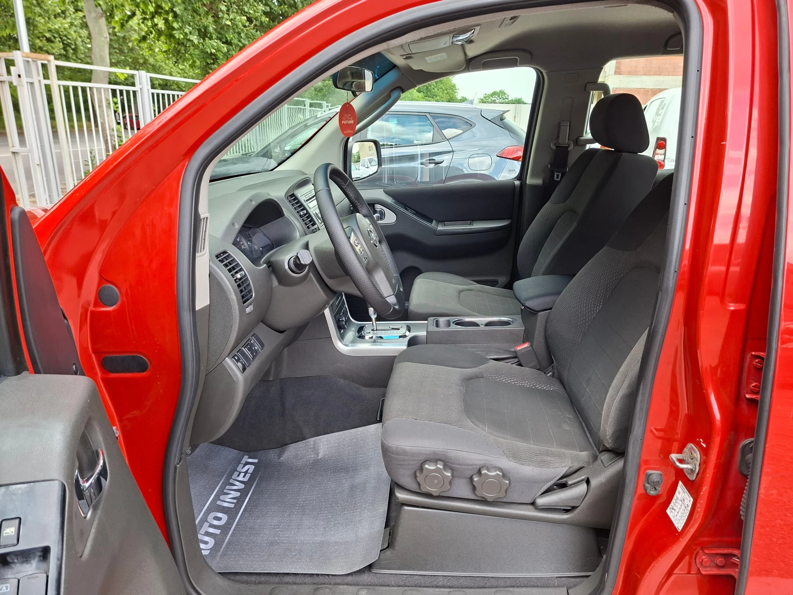 Nissan Navara 2.5/190ks, снимка 9 - Автомобили и джипове - 54699552