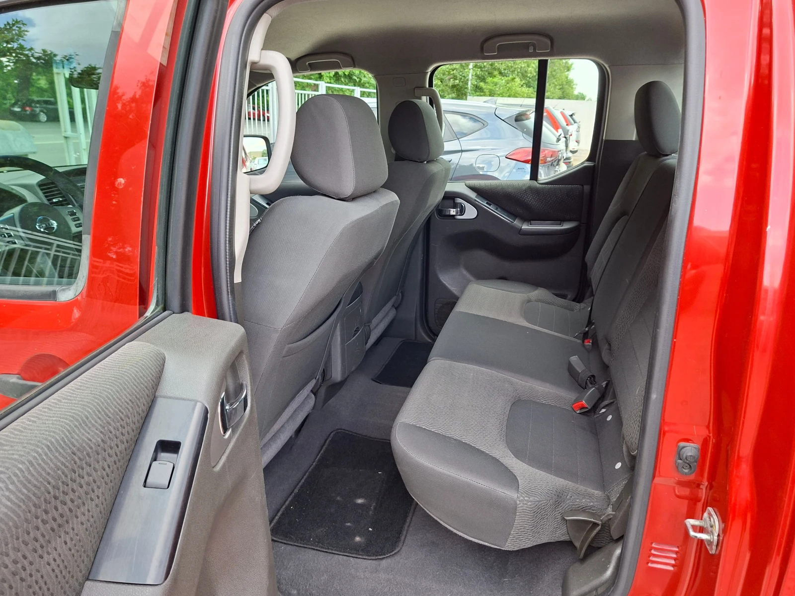 Nissan Navara 2.5/190ks, снимка 11 - Автомобили и джипове - 54699552