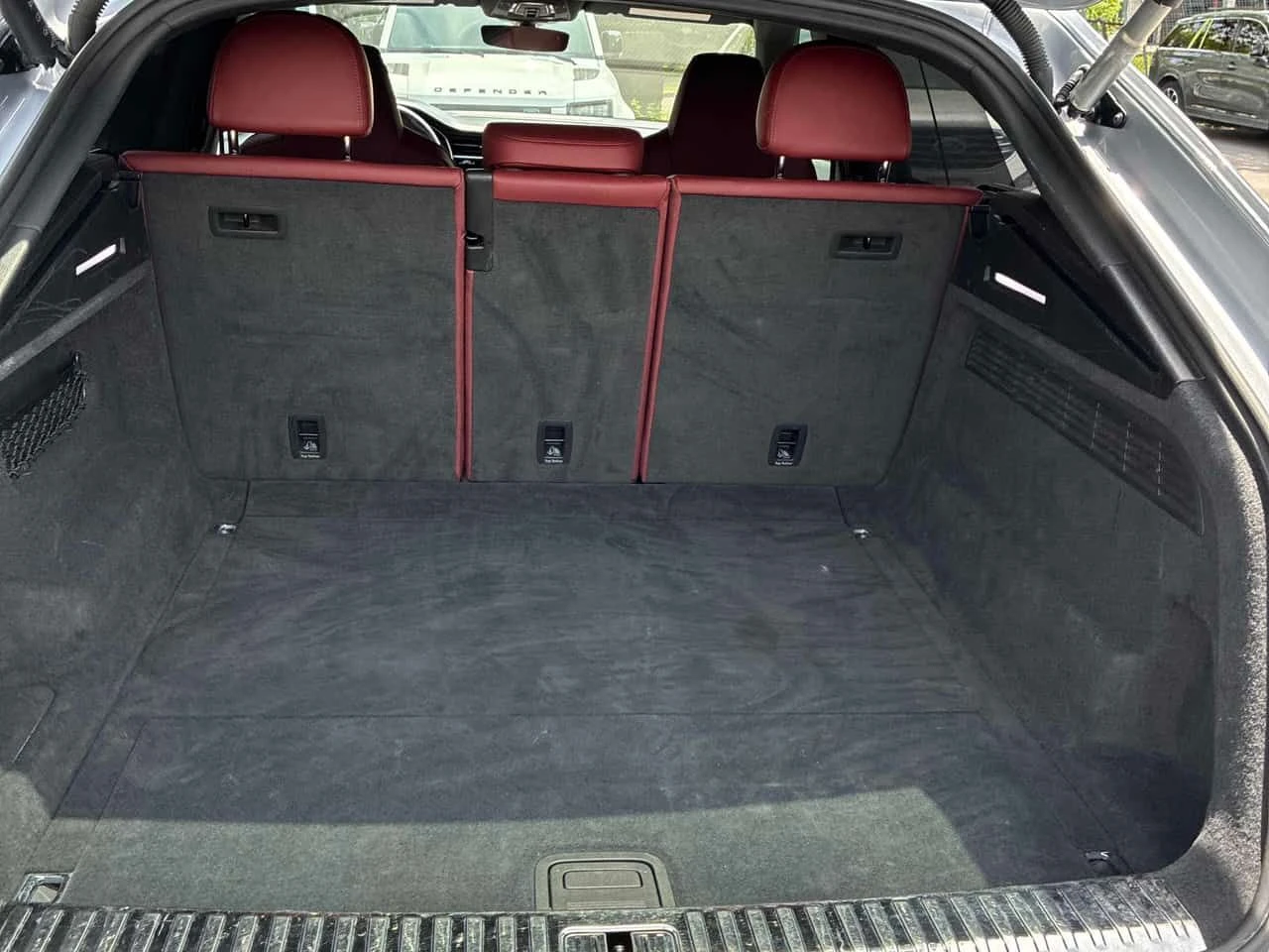 Audi SQ8 * 4.0 TFSI quattro * CARFAX * МАТРИКС * МАСАЖИ * , снимка 13 - Автомобили и джипове - 54885845