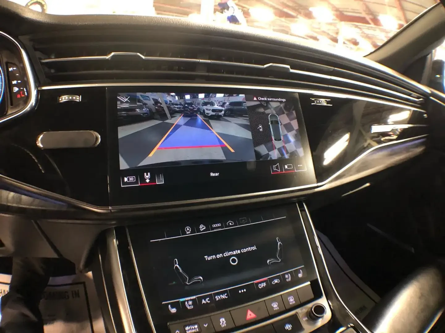Audi Q8 55TFSI* MATRIX* ОБДУХВАНЕ* 360КАМЕРА* ПАНОРАМА* LA, снимка 10 - Автомобили и джипове - 55284027