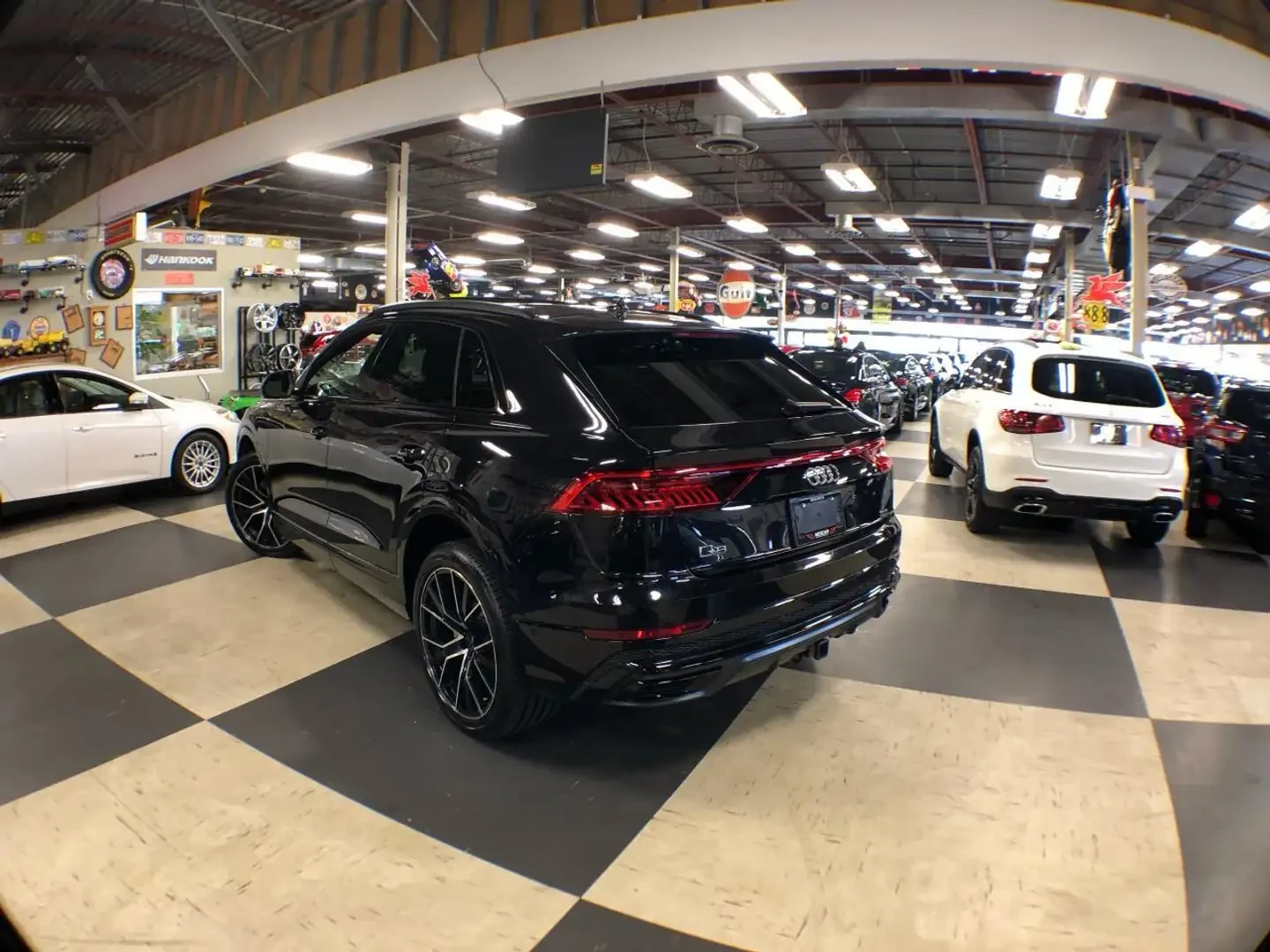 Audi Q8 55TFSI* MATRIX* ОБДУХВАНЕ* 360КАМЕРА* ПАНОРАМА* LA, снимка 4 - Автомобили и джипове - 55284027