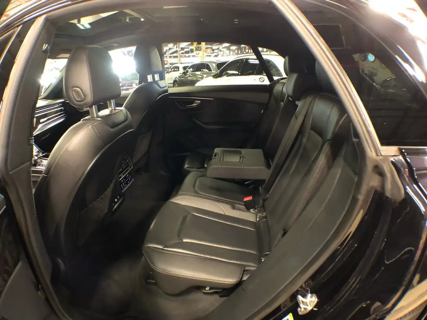 Audi Q8 55TFSI* MATRIX* ОБДУХВАНЕ* 360КАМЕРА* ПАНОРАМА* LA, снимка 14 - Автомобили и джипове - 55284027