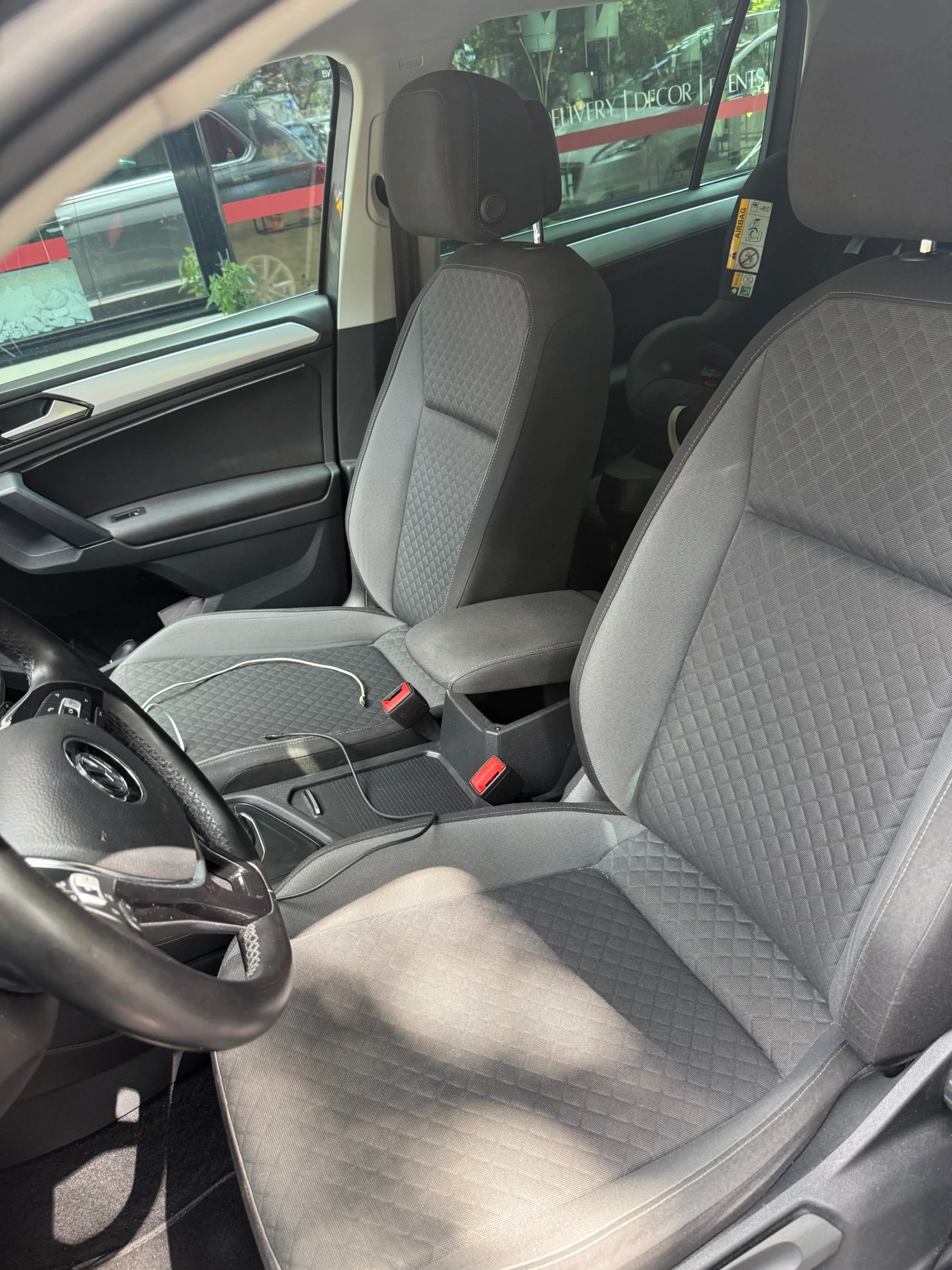 VW Tiguan 2.0 tdi, снимка 16 - Автомобили и джипове - 55877962