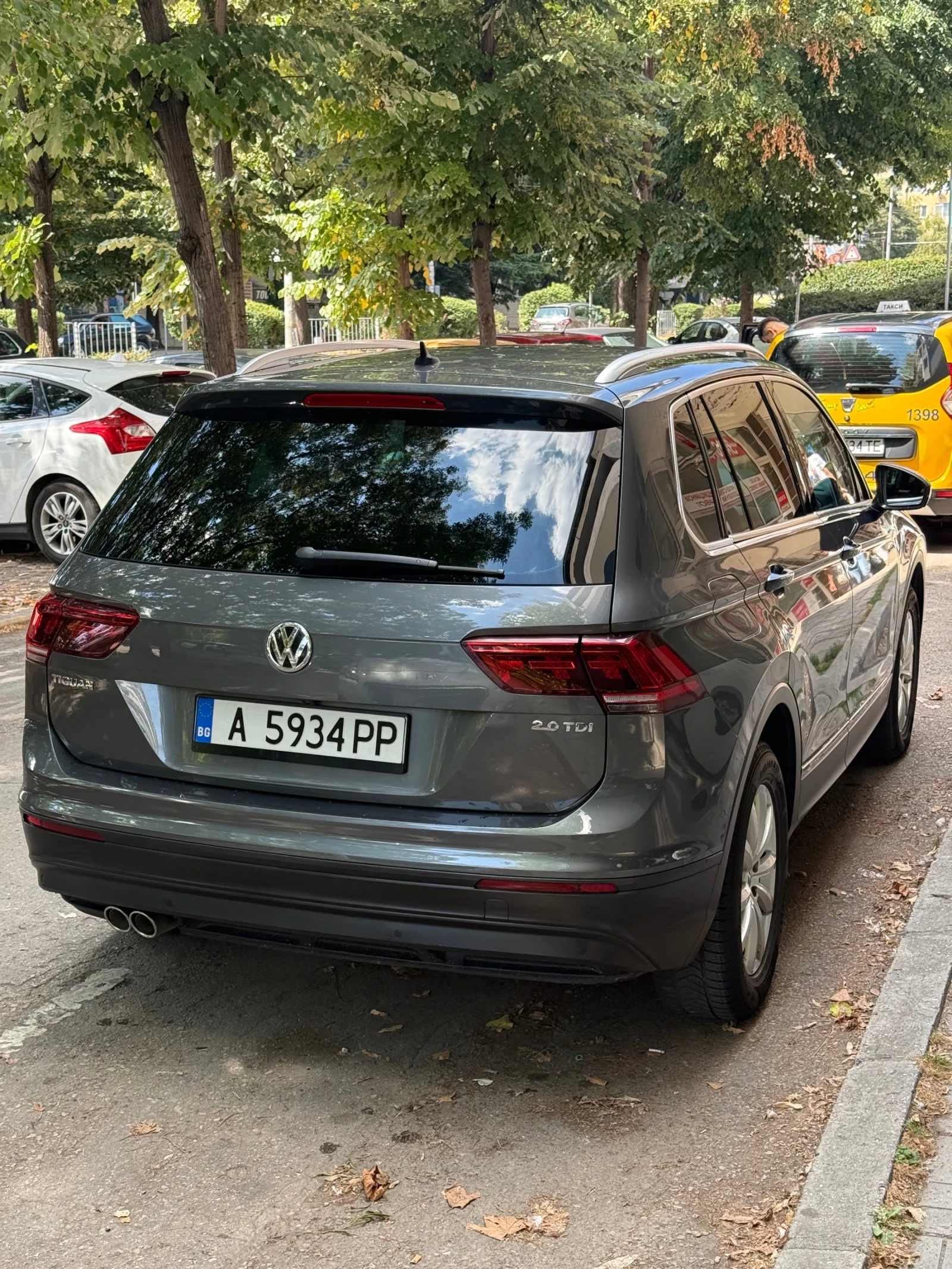 VW Tiguan 2.0 tdi, снимка 2 - Автомобили и джипове - 55877962