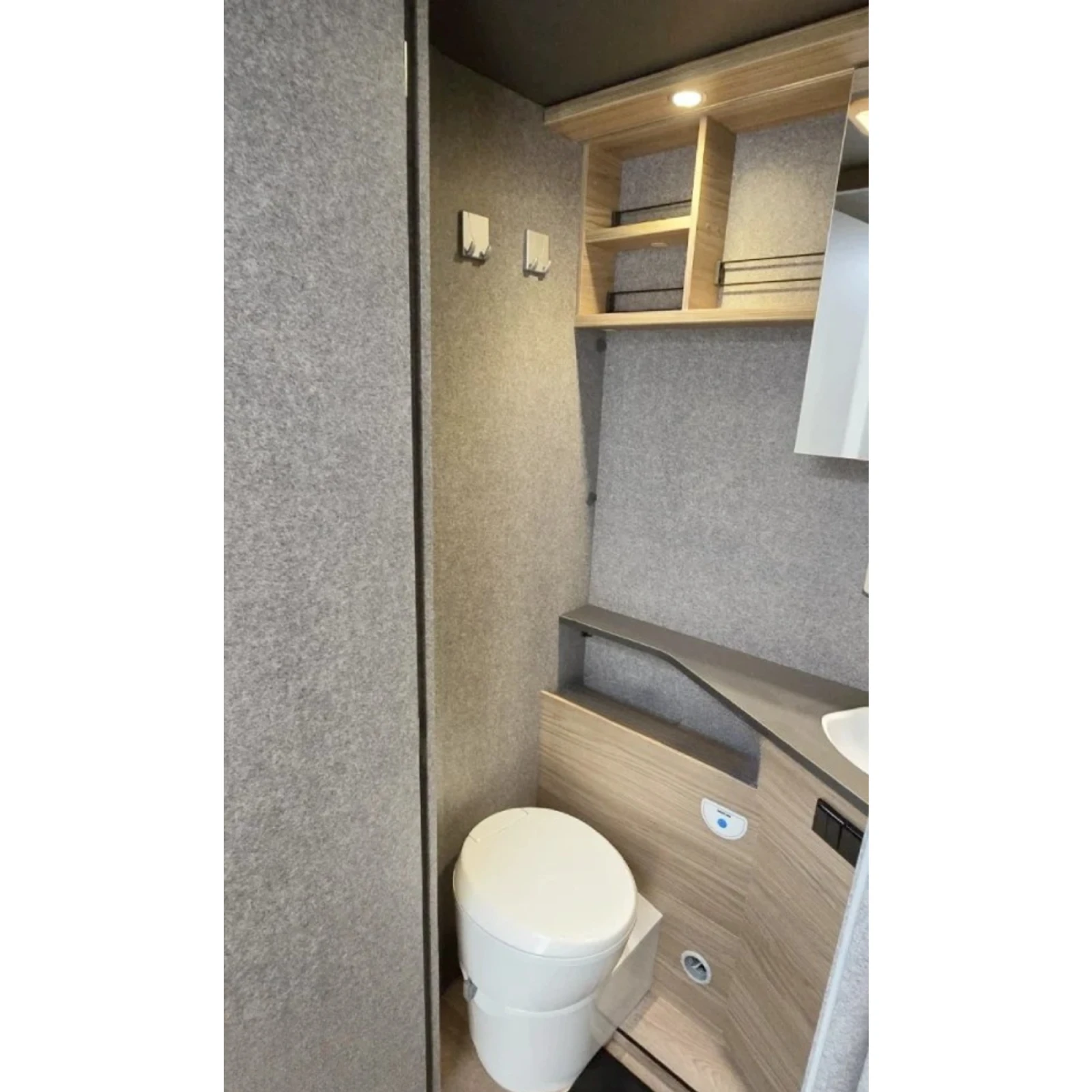 Кемпер Dethleffs Trend 7057 GT - изображение 8