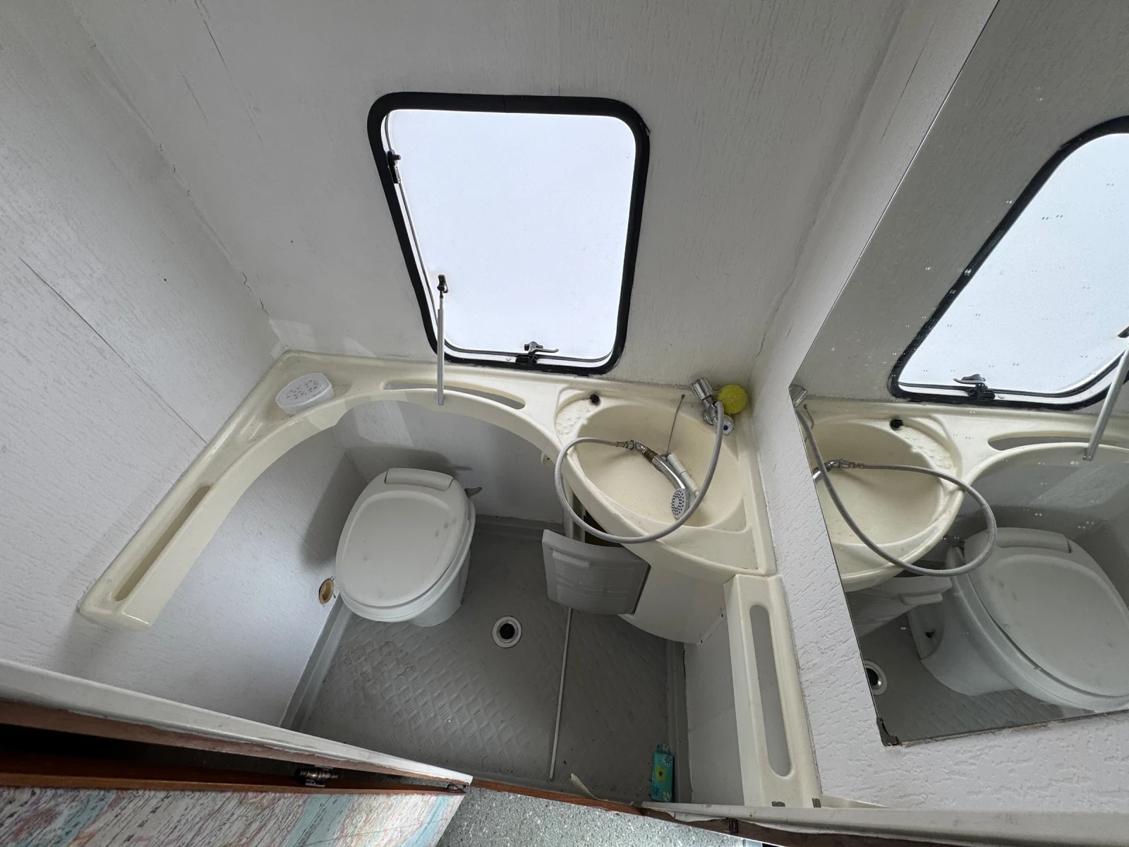 Кемпер Ford KAYAK, снимка 13 - Каравани и кемпери - 53906400