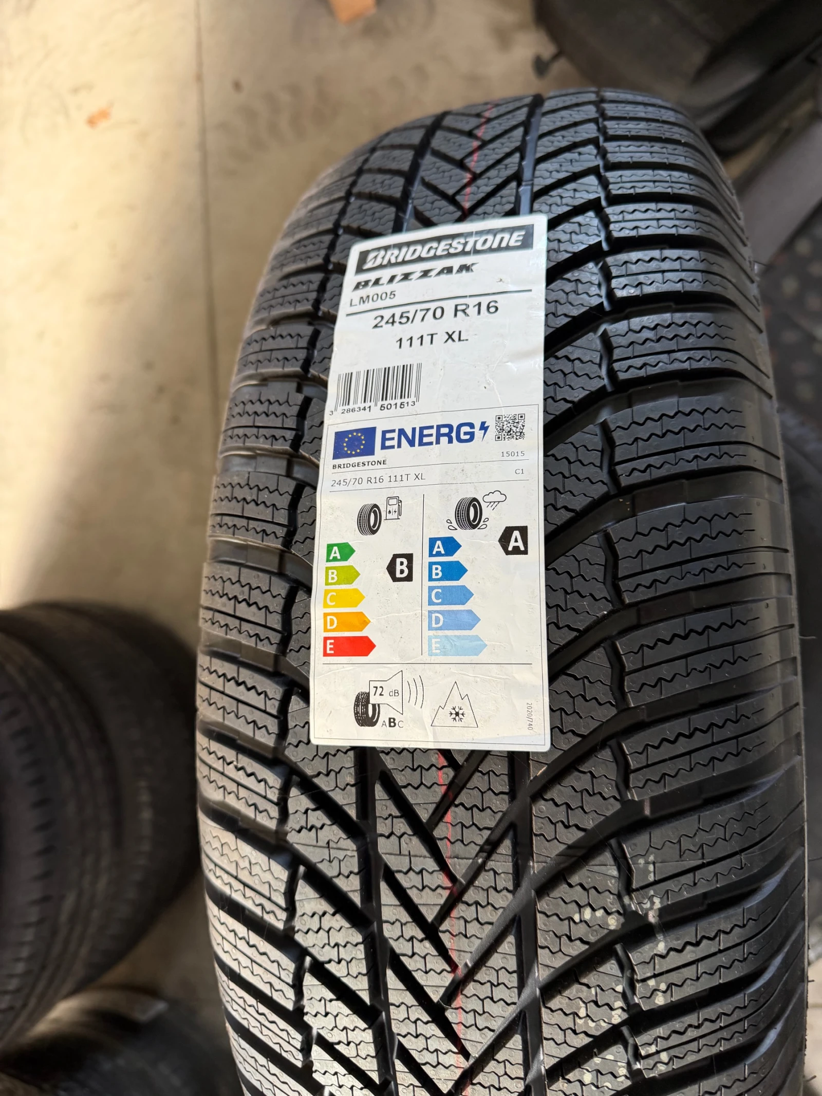 Гуми Зимни 245/70R16, снимка 2 - Гуми и джанти - 54022581