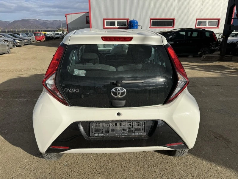 Toyota Aygo 1.0, снимка 2 - Автомобили и джипове - 44142079