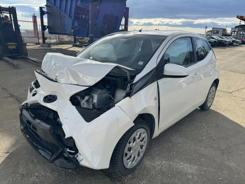 Toyota Aygo 1.0, снимка 6 - Автомобили и джипове - 44142079