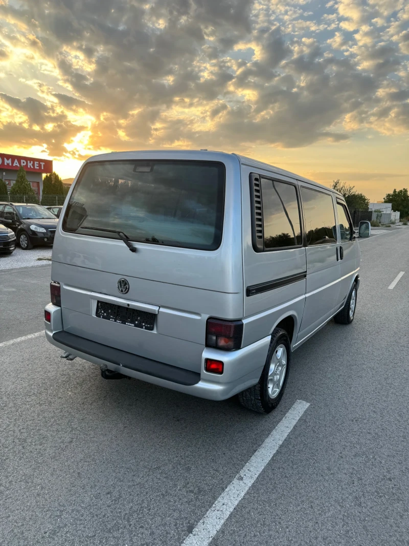 VW Multivan 2.5, снимка 4 - Автомобили и джипове - 47508136